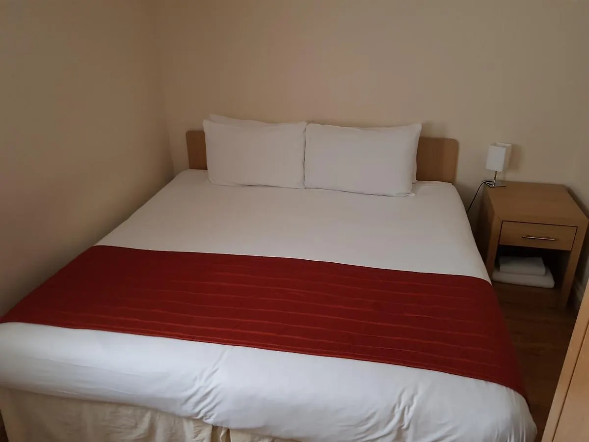 לונדון Forest View Hotel 3*,